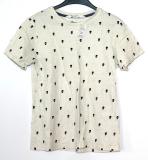 Vit t-shirt med d&ouml;dskallar