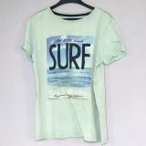 Ljusbl&aring; t-shirt med surf-tryck