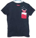 M&ouml;rkbl&aring; t-shirt med tomte