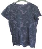 Bl&aring; m&ouml;nstrad t-shirt